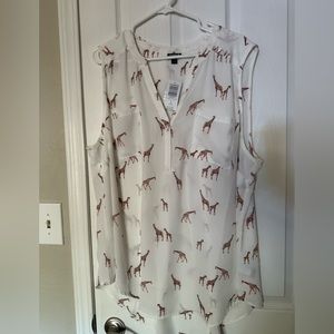 NWT Torrid size 3 giraffe print blouse.